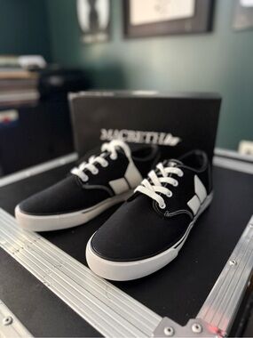 Macbeth Sneakers Men’s 10